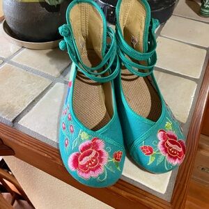 Cute Peacock Strappy Shoes